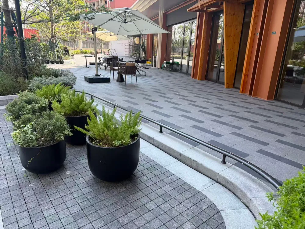 အကြီးစား Landscape Paving ပရောဂျက်များအတွက် ကြွေပြားရောင်းချသူသည် မည်သည့်စွမ်းရည်များ လိုအပ်ပါသနည်း။